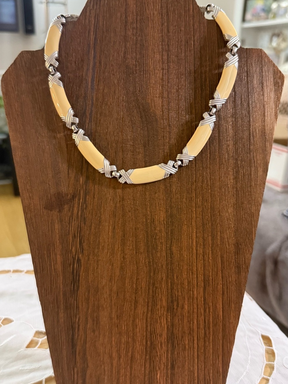 Vintage Monet Cream  enamel and Silver-Tone Linked Necklace